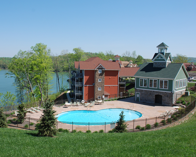 Yacht Club Condos swimming pool on Norris Lake
